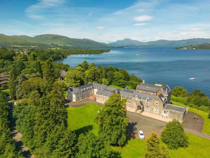 Апартаменты Loch View At Lomond Castle Баллок Экстерьер фото